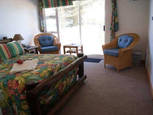 Sea Otters Lodge & Conference Centre - 233538