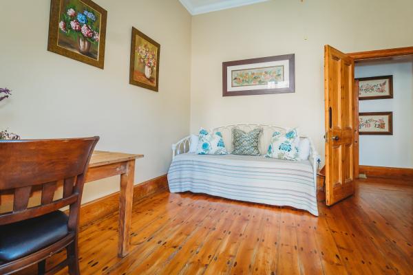 Acorn Guest House - 233995