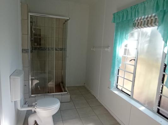 Room 3 ensuite
