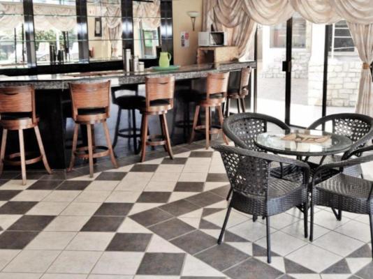 Lakefield Hotel - 234055