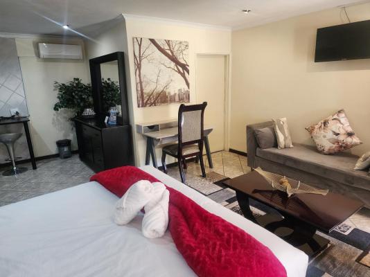 Lakefield Hotel - 234070