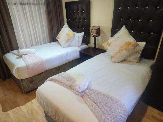Lakefield Hotel - 234079