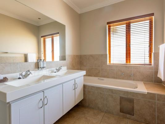 Devonvale Golf & Wine Estate - 234220