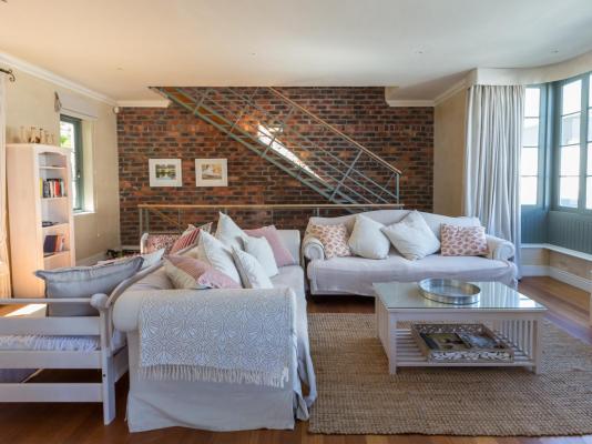 Chartfield Guesthouse & Majestic Apartments - 234567