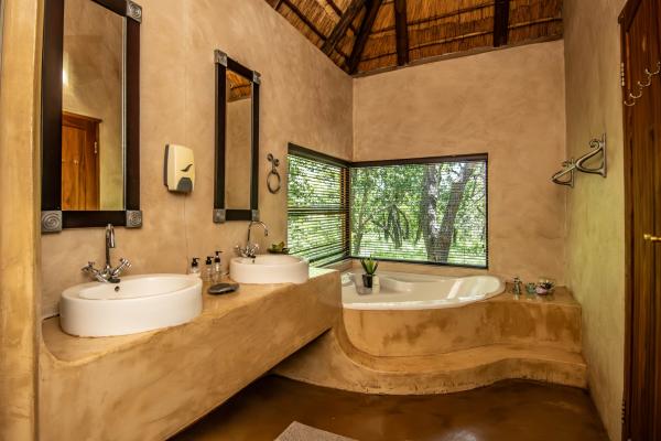 Luxury Honeymoon Suite