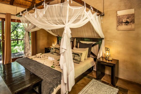 Luxury Honeymoon Suite