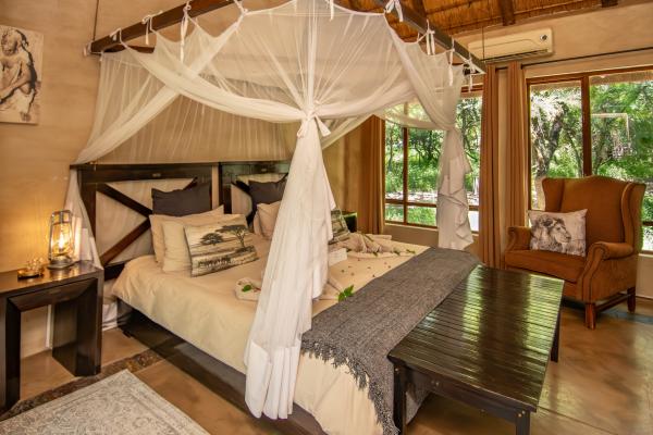 Luxury Honeymoon Suite