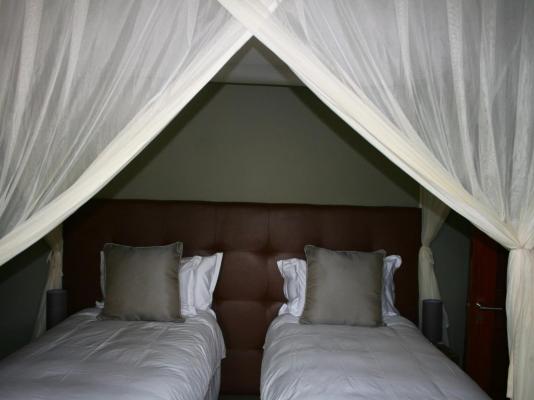 Mhondoro Safari Lodge & Villa - 235105