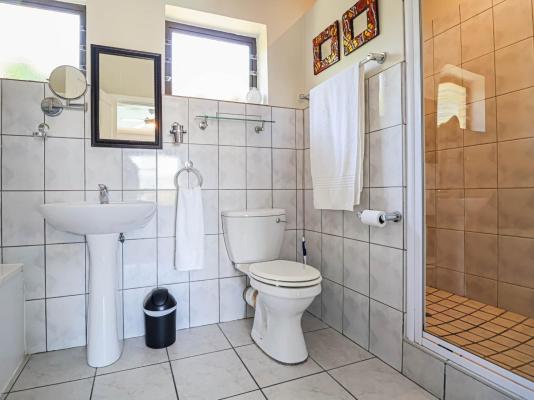 Room image 4