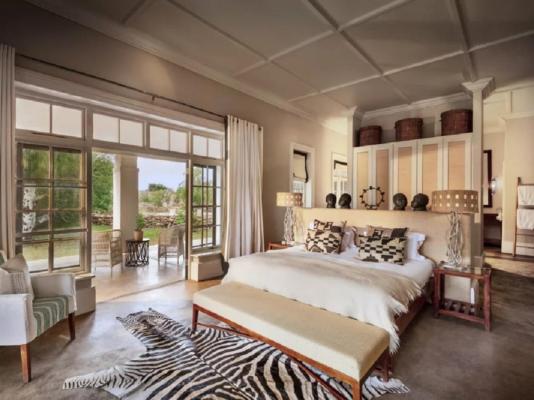The Manor Manor Suite