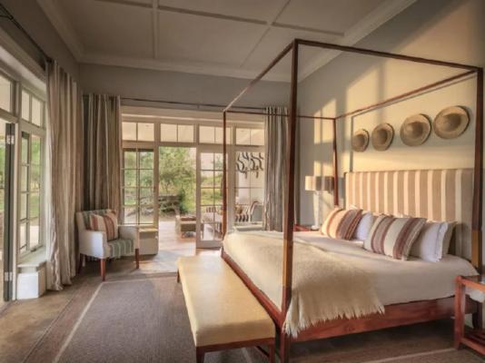 The Manor Manor Suite