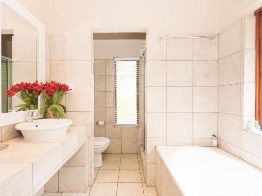 Villa Lugano Guesthouse - 236807