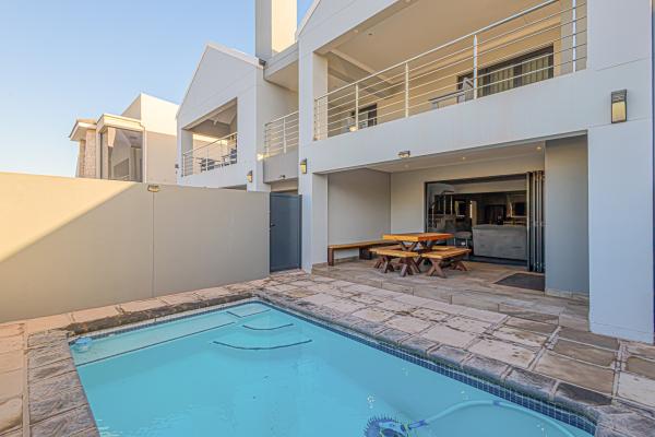 Dalton's Langebaan  - 236986