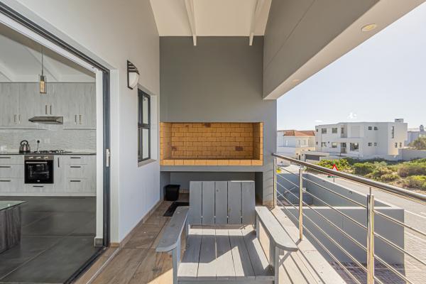 Dalton's Langebaan  - 236988