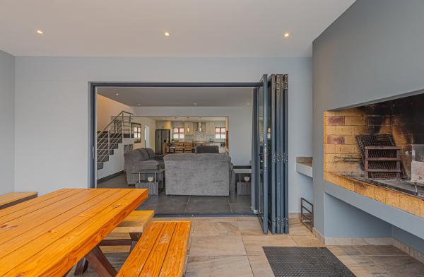 Dalton's Langebaan  - 236990