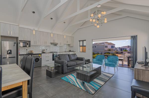 Dalton's Langebaan  - 237000