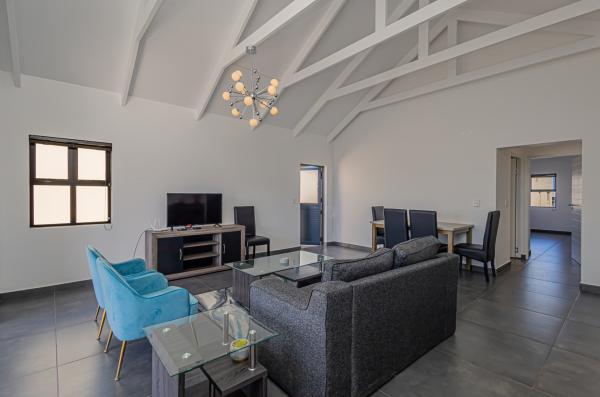 Dalton's Langebaan  - 237001