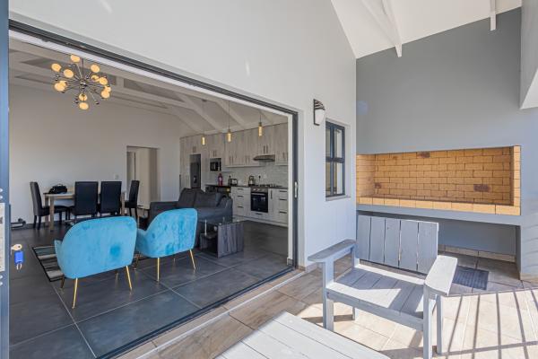 Dalton's Langebaan  - 237002