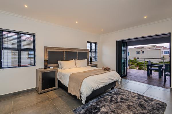 Dalton's Langebaan  - 237004