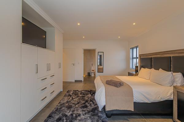 Dalton's Langebaan  - 237005