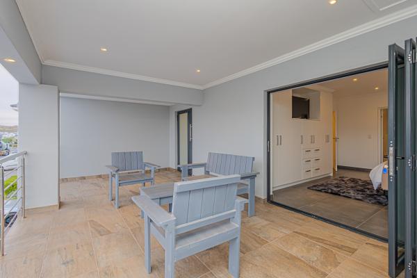 Dalton's Langebaan  - 237009