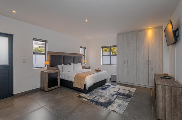 Dalton's Langebaan  - 237019