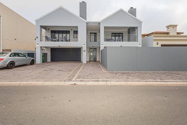Dalton's Langebaan  - 237027