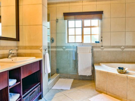 Kwantu Private Game Reserve - 237427