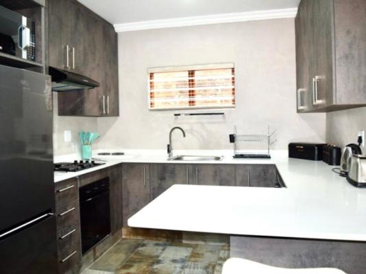 Upper Room Guesthouse - 237495