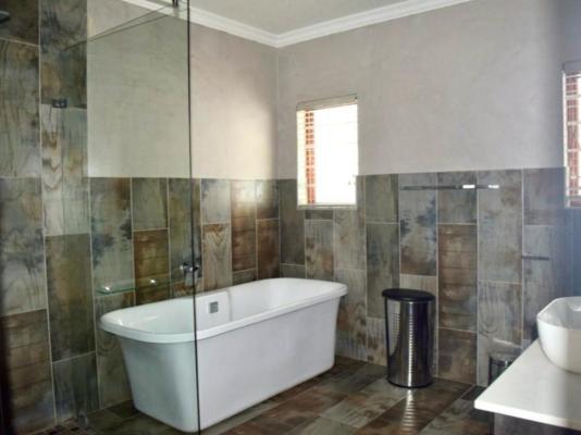 Upper Room Guesthouse - 237497