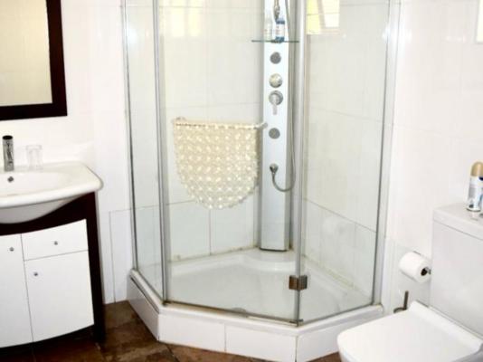 Upper Room Guesthouse - 237510