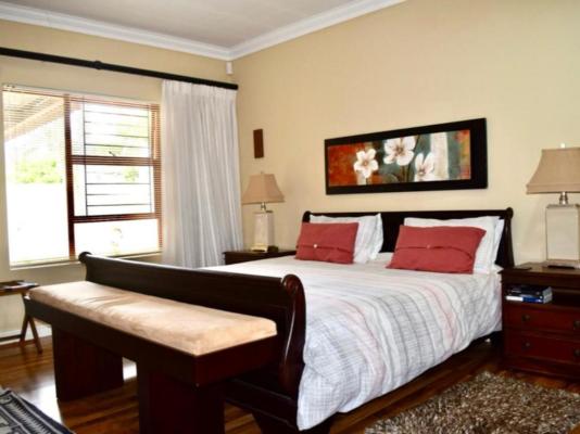 Upper Room Guesthouse - 237511
