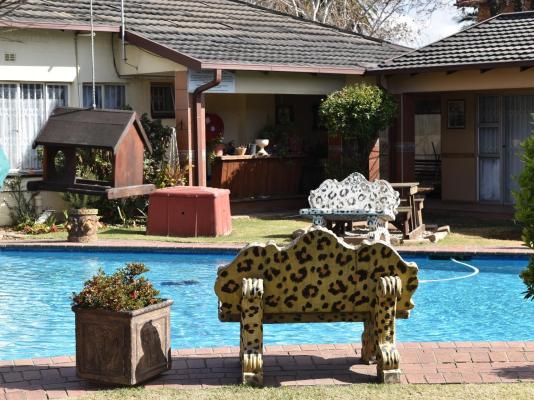 African Elephant Guest House - 237737