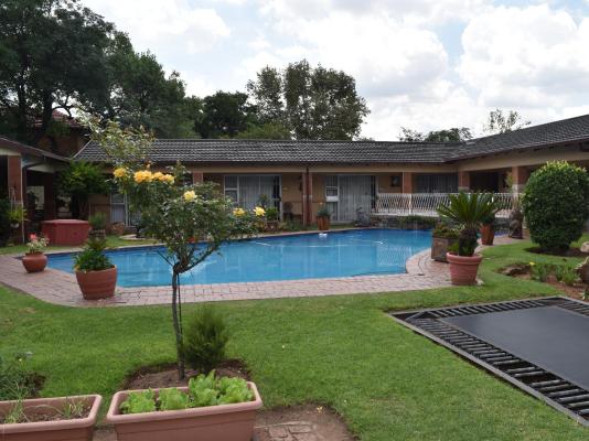 African Elephant Guest House - 237747