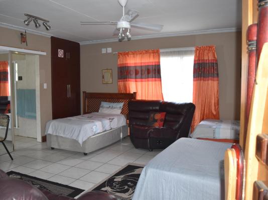 African Elephant Guest House - 237751