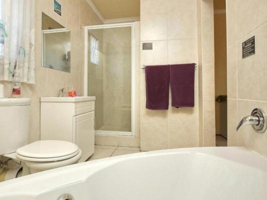 African Elephant Guest House - 237761