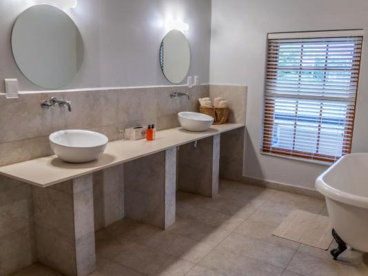 Oyster Bay Lodge - 237794