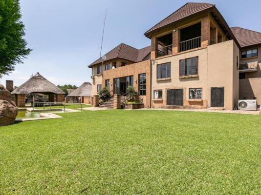 Bishop Manor - 238488