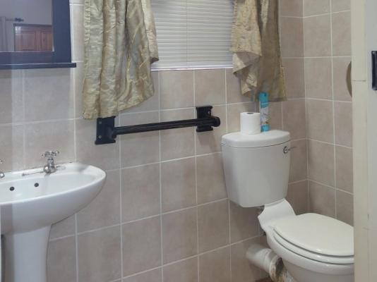 Room image 4