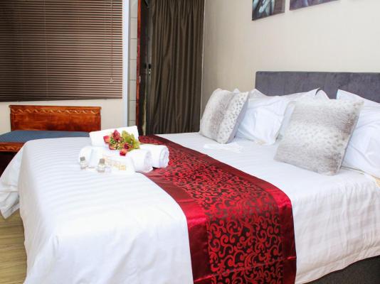 The Pillows Suites Villa - 239373