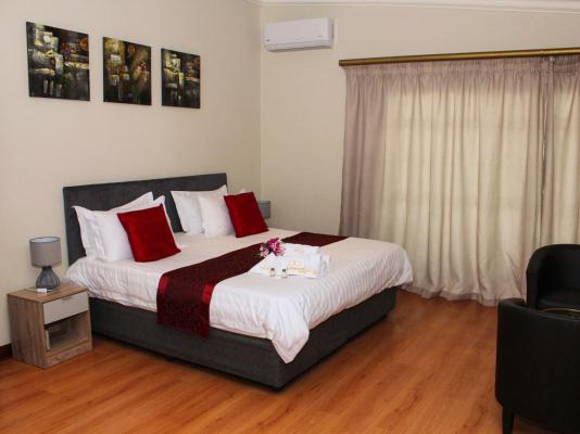 The Pillows Suites Villa - 239382