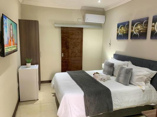 The Pillows Suites Villa - 239393