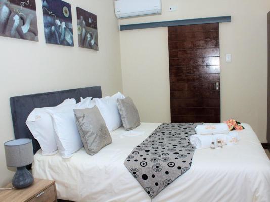 The Pillows Suites Villa - 239400