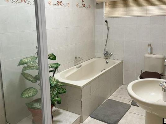 Relekane Guest House - 239940