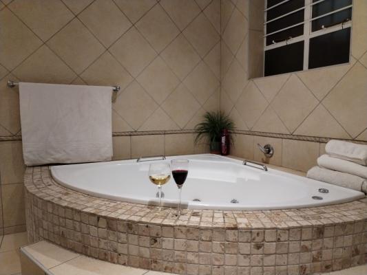 Paulshof Guesthouse and Apartments - 240050