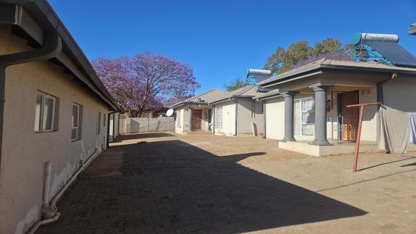 Naledi Lodge and Guesthouse - 240994