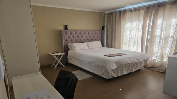 Naledi Lodge and Guesthouse - 240999