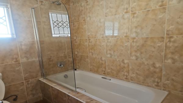 Naledi Lodge and Guesthouse - 241000