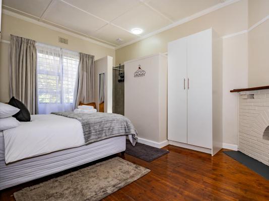 Room image 4