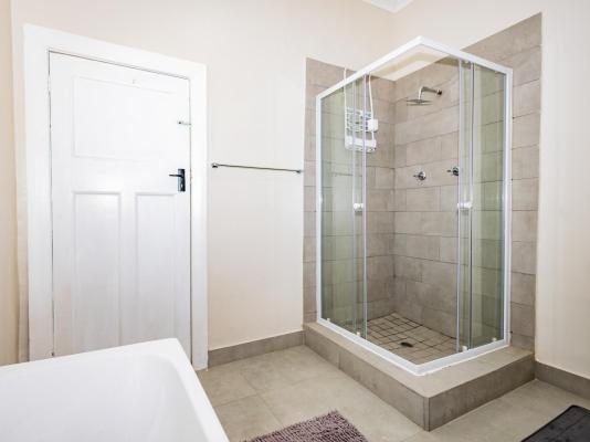 Room image 1